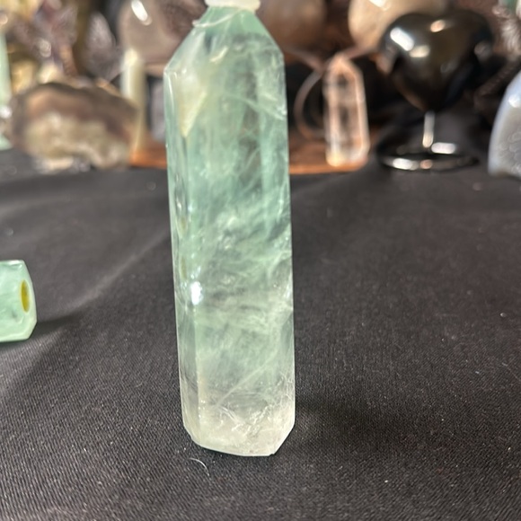 129 gNatural Green Fluorite Quartz Crystal wand point oblisk healing - Picture 2 of 4
